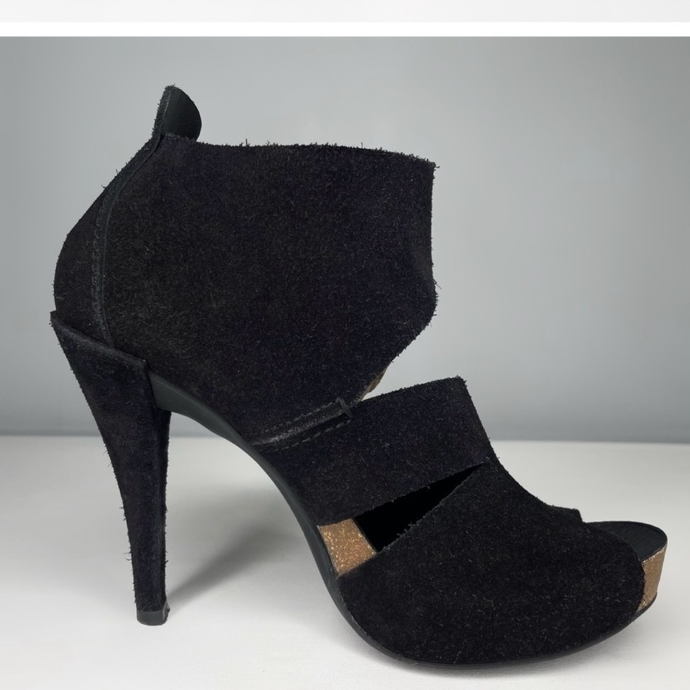 Pedro Garcia high heel platform black suede sandal. Women SZ 42